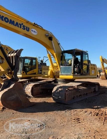 Used Komatsu Excavator in yard for Sale